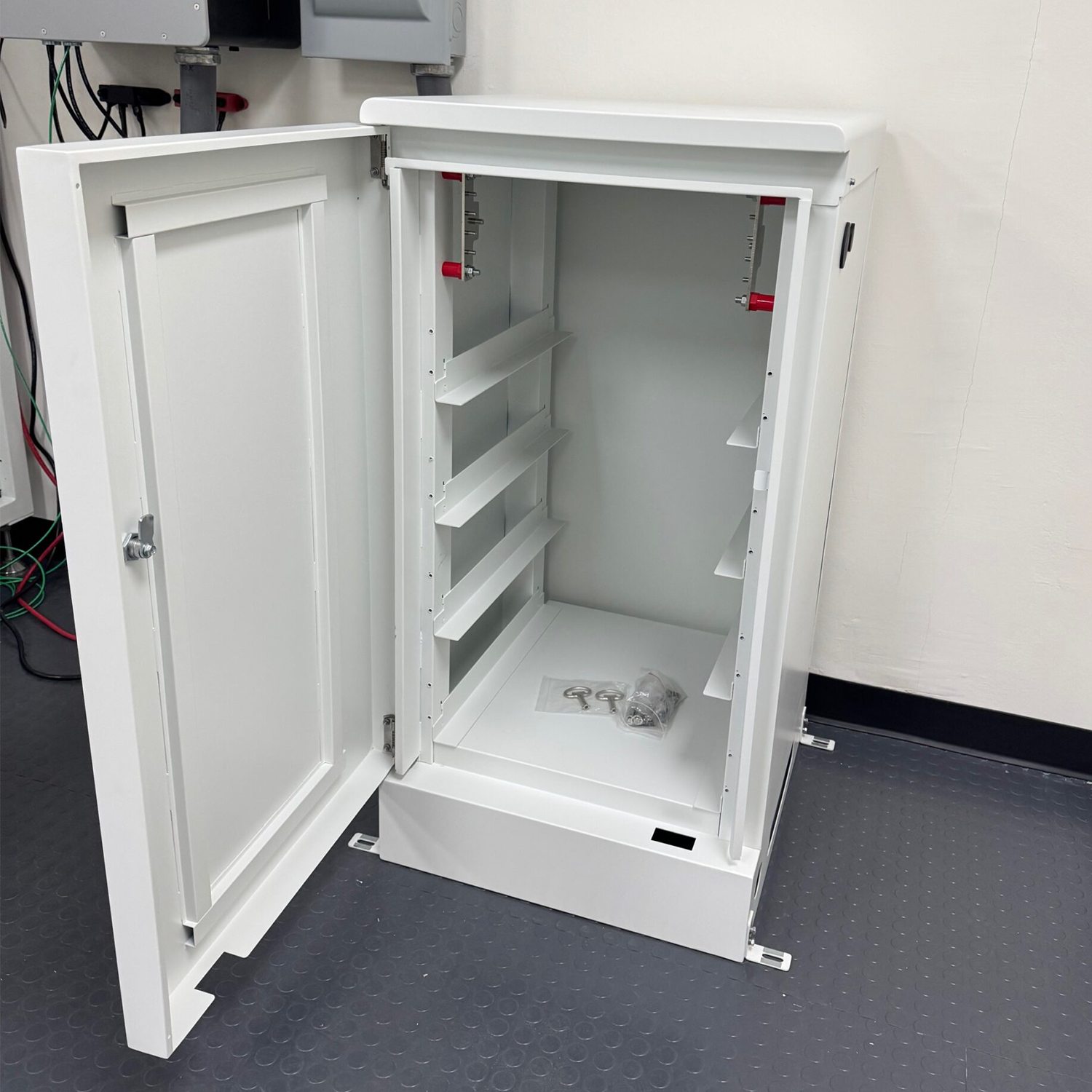 Deye 4 Slot Battery Cabinet for SE-G5.1 Pro-B